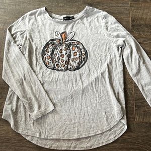 Gray cheetah pumpkin tee